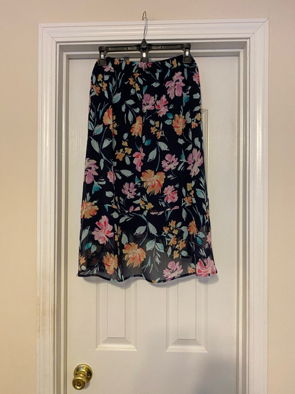 Women’s Roz & Ali Black Midi Skirt with Pink & Peach Floral Print XL - Picture 2 of 4